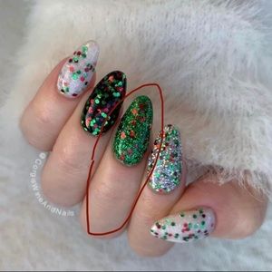 Sparkle & Co nail dip powder polish in Mistletoe Fierce